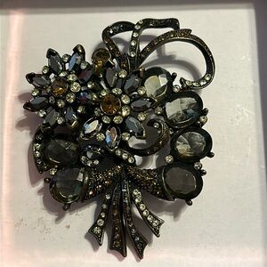 Vintage Avon flower bouquet brooch